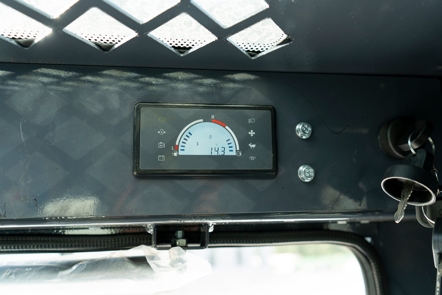 TYPHON STOMP 509 Mini Skid Steer 1.4ton with Kubota D1105  25hp  water cooled 4-Cycle Diesel engine