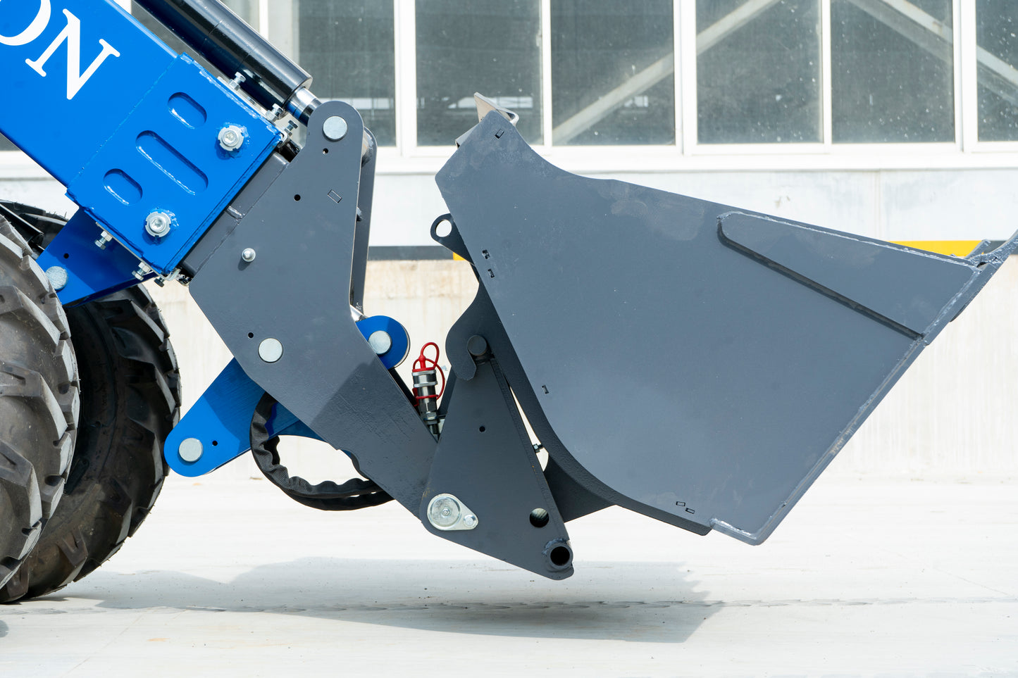 TYPHON SKOOP Wheel Loader with Kubota D1105 diesel engine 25 hp 1 ton Load USA