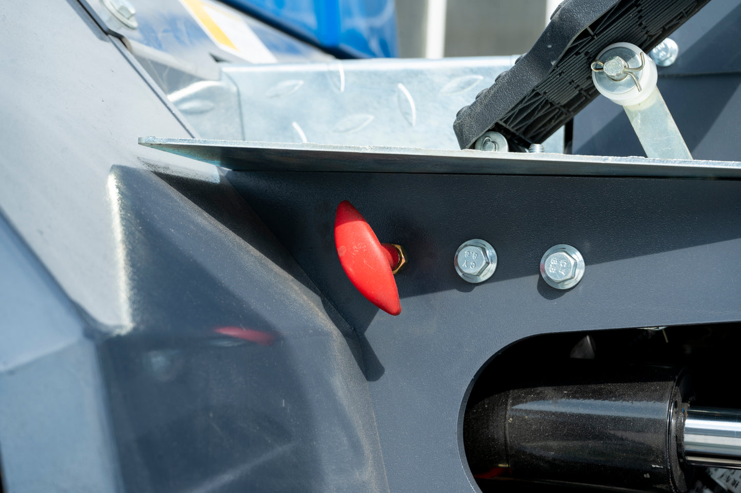 TYPHON SKOOP Wheel Loader with Kubota D1105 diesel engine 25 hp 1 ton Load USA