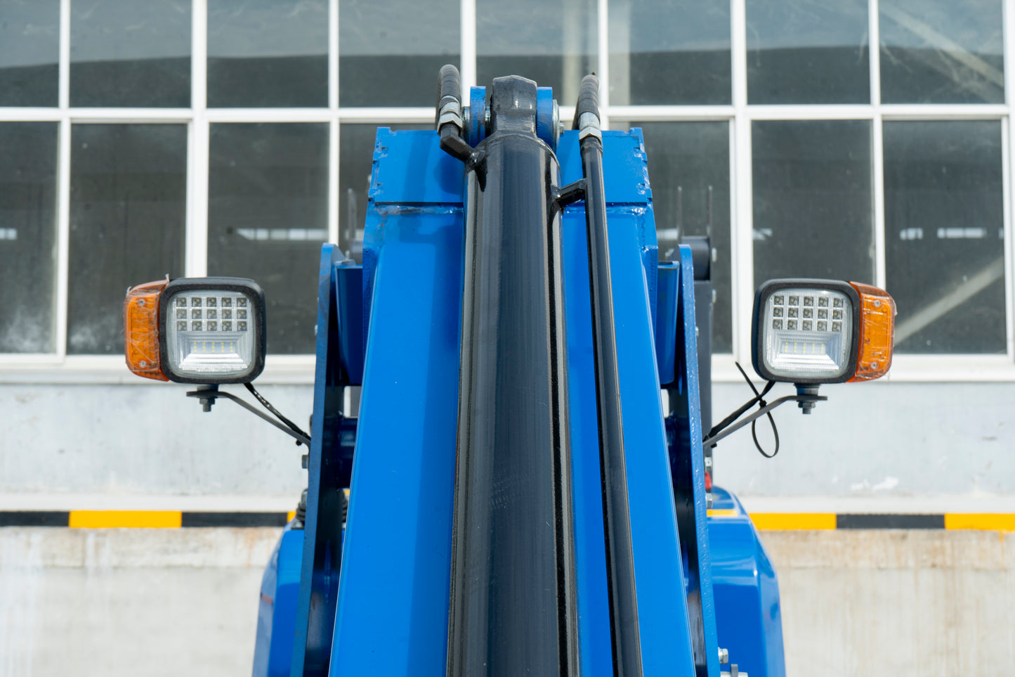 TYPHON SKOOP Wheel Loader with Kubota D1105 diesel engine 25 hp 1 ton Load USA