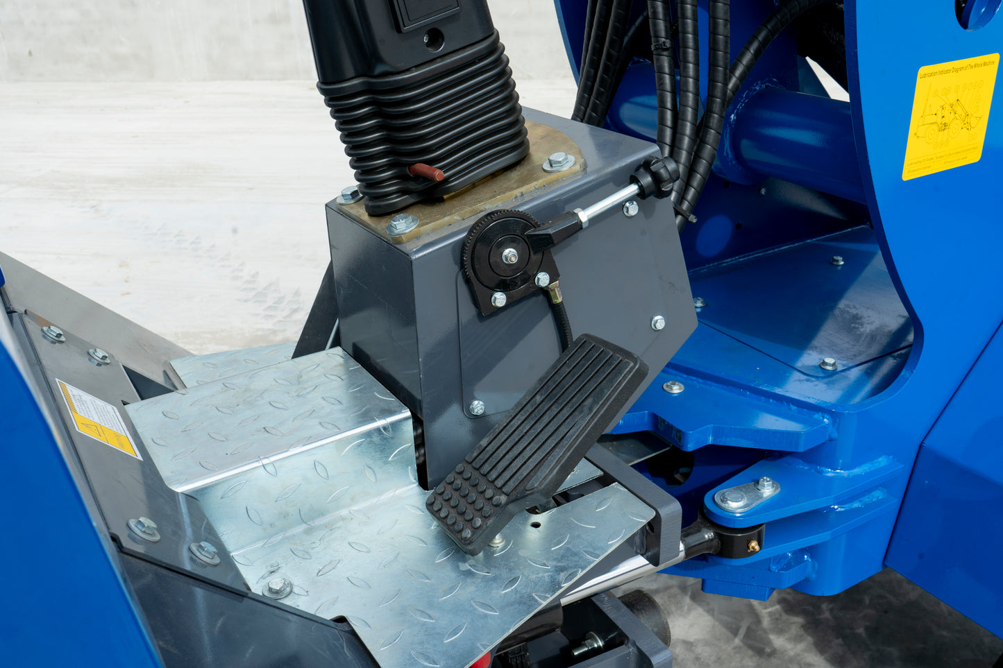 TYPHON SKOOP Wheel Loader with Kubota D1105 diesel engine 25 hp 1 ton Load USA